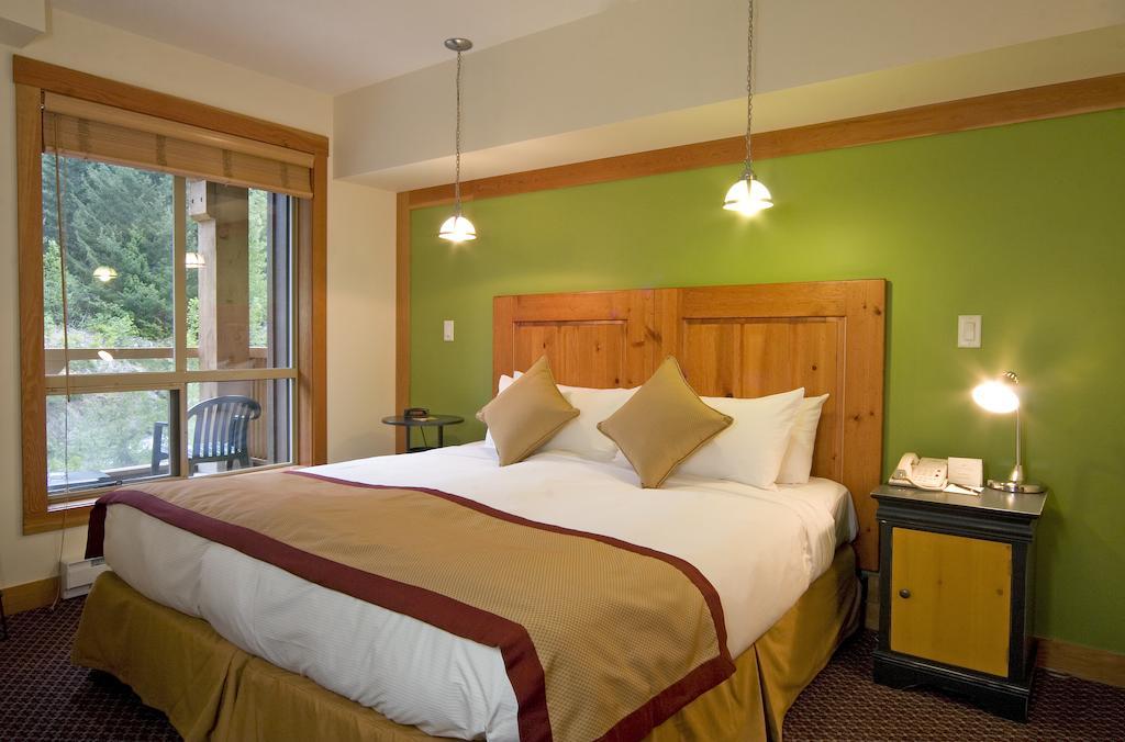 Отель Lodging Ovations Уистлер Экстерьер фото