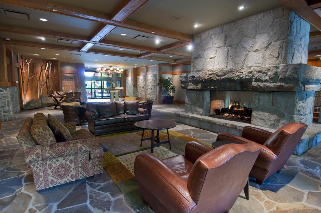 Отель Lodging Ovations Уистлер Экстерьер фото