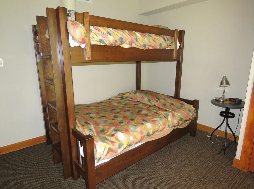Отель Lodging Ovations Уистлер Экстерьер фото
