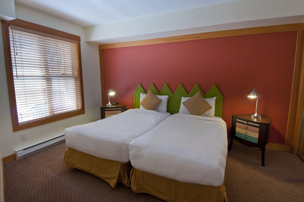 Отель Lodging Ovations Уистлер Экстерьер фото