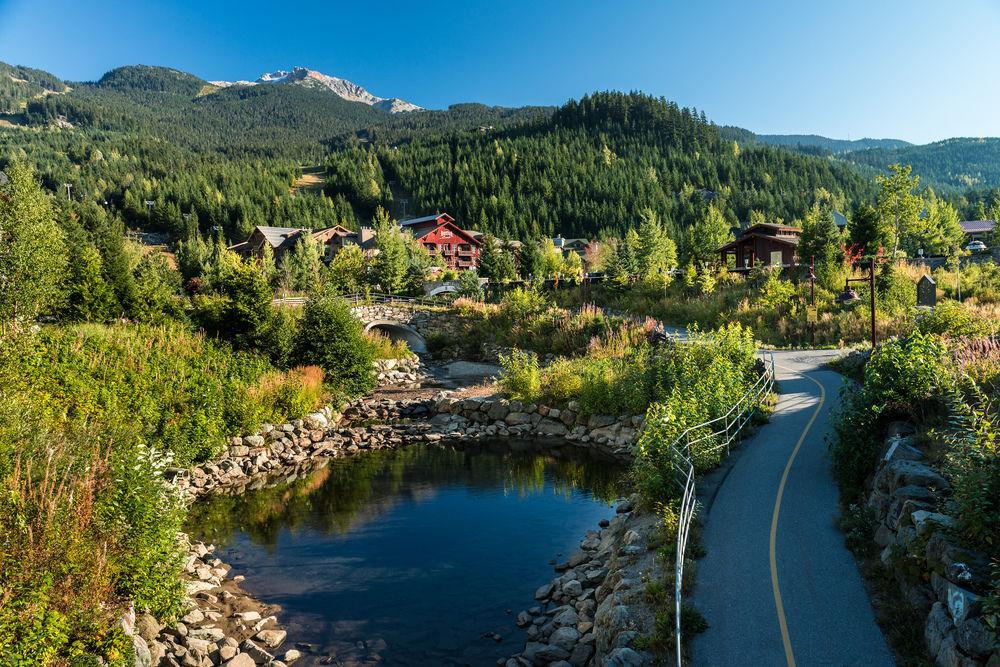Отель Lodging Ovations Уистлер Экстерьер фото