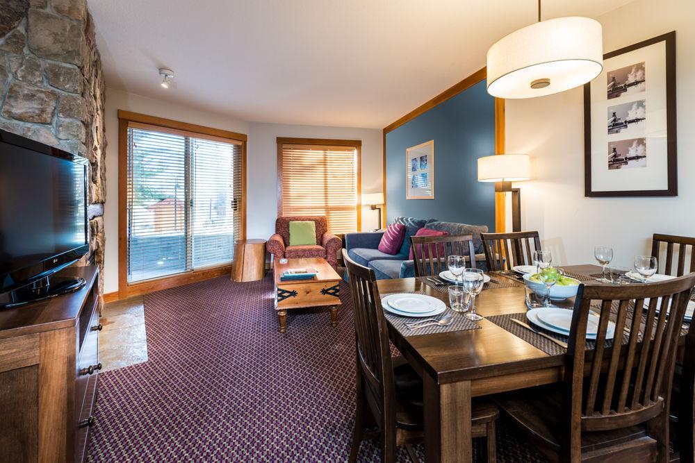 Отель Lodging Ovations Уистлер Экстерьер фото