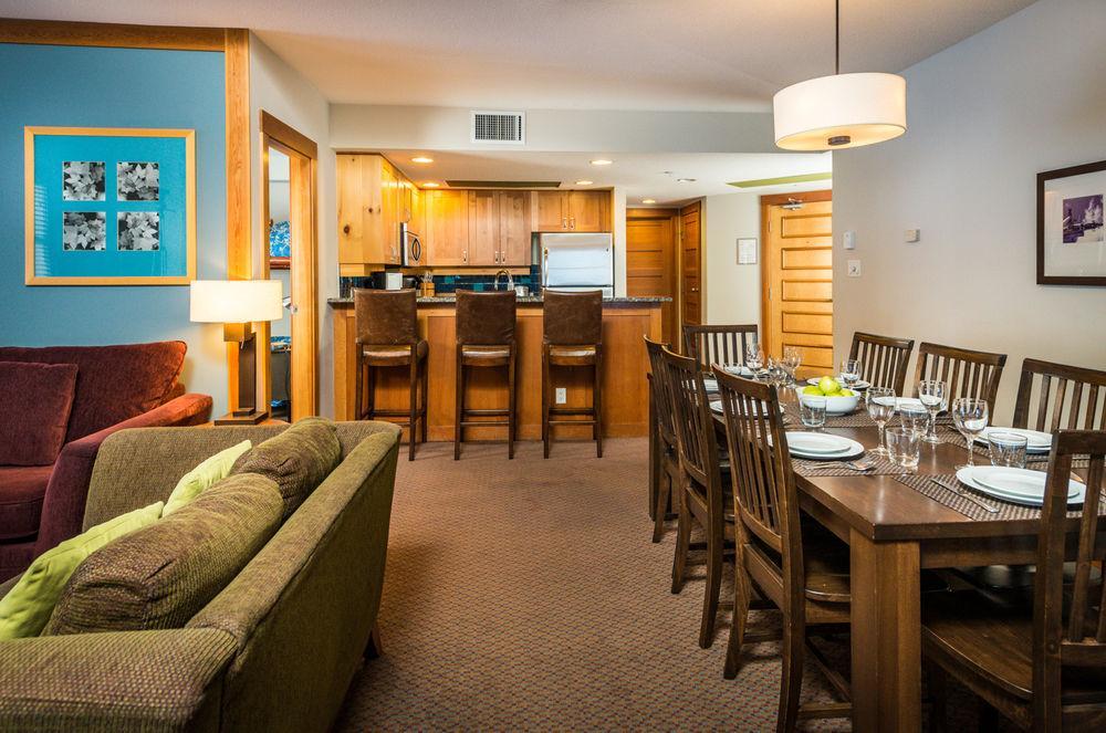 Отель Lodging Ovations Уистлер Экстерьер фото